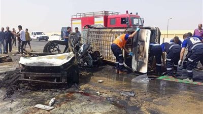 انقلاب سيارة محملة بـ 23 طن زيت طعام بالطريق الصحراوى بالمنبا