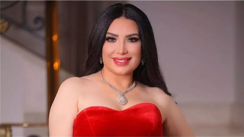 بالأحمر والتايجر .. إطلالات جريئة للفنانة عبير صبري