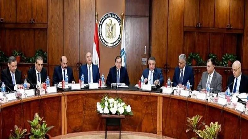 وزير البترول يتابع الموقف التنفيذي لمعدلات إنتاج الزيت الخام