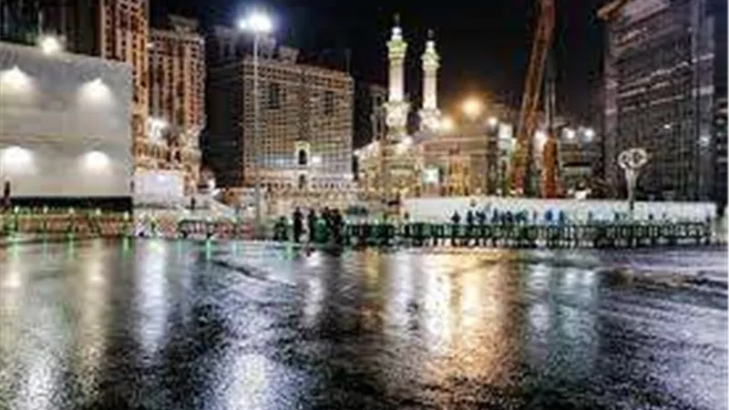 أمطار غزيرة تضرب مكة المكرمة بالسعودية