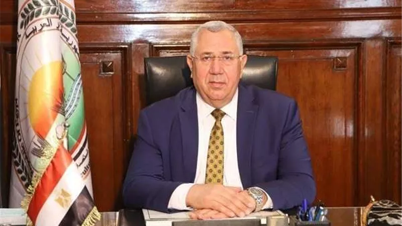 وزير الزراعة يلتقى محافظ كفر الشيخ لبحث سبل تحقيق التنمية الزراعية بالمحافظة