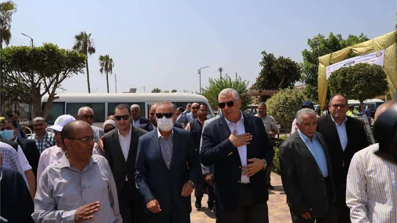 وزير الزراعة ومحافظ كفر الشيخ يتفقدان محطة البحوث الزراعية بسخا