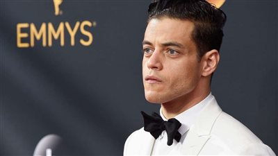 شاهد .. احتفال السفارة الأمريكية بعيد ميلاد الفنان العالمي رامي مالك