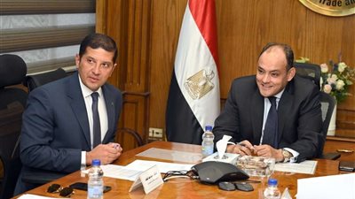 وزير الصناعة ورئيس الهيئة للاستثمار يبحثان منظومة إجراءات الاستثمار الصناعي