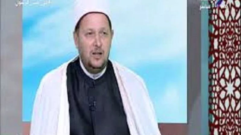 الشحات العزازي: القرآن الكريم متمم للكتب السماوية وليس منكرًا لها.. فيديو
