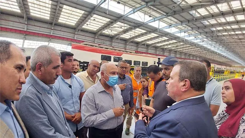 وزير النقل يؤكد على ضرورة الالتزام بمواعيد نهو مشروع تحديث نظم الإشارات