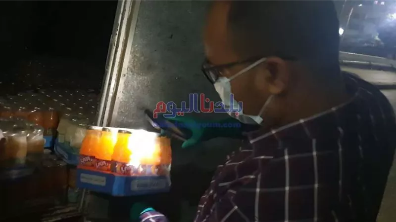 بالصور.. ضبط 1356 زجاجة عصير فاسدة خلال حملة في جرجا بسوهاج
