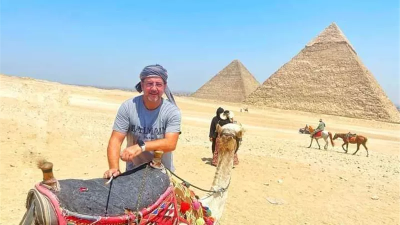 قبل معسكر سبتمبر.. فيتوريا يقوم بجولة سياحية للأهرامات الجيزة