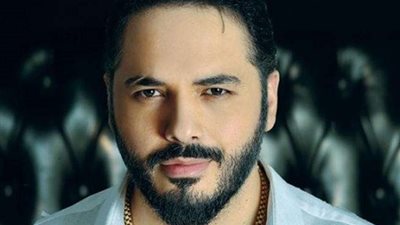رامي عياش يثير الجدل بعد إعلانه تناول الثعابين والضفادع كوجبات مفضلة