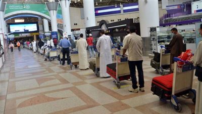«مش كل المصريين هيمشوا».. هذه الفئات ستحتفظ بها الكويت بعد إنهاء عقود العمالة الوافدة من مصر