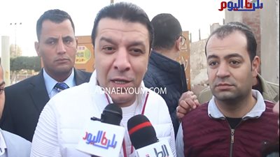 مصطفى كامل: على جثتي بنتي تخش مجال التمثيل.. فيديو