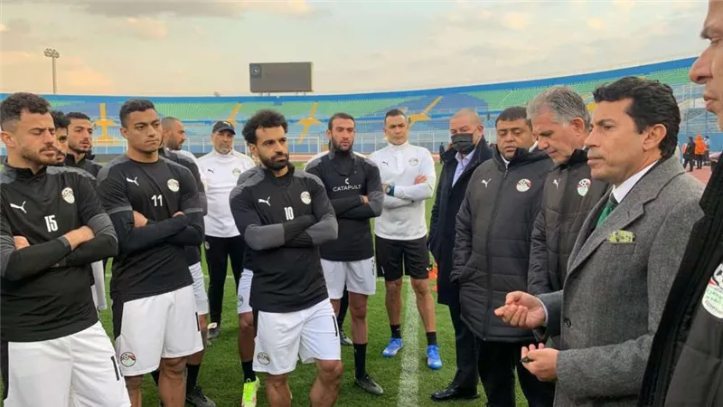 تفاصيل اجتماع وزير الرياضة مع اتحاد الكرة ورابطة الأندية.. فيديو