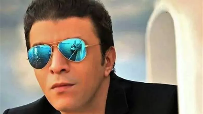 مصطفى كامل: الرئيس السيسي أبويا.. والقوات المسلحة قدوتي في الانضباط (فيديو)