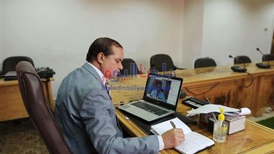 بالفيديو كونفرانس.. رئيس جامعة سوهاج يشارك في اجتماع المجلس الأعلى للجامعات