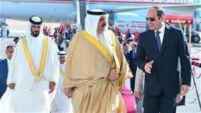 الرئيس السيسى يودع ملك البحرين من مطار العلمين الدولى
