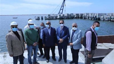 تفاصيل جولة وزير النقل بميناء الإسكندرية