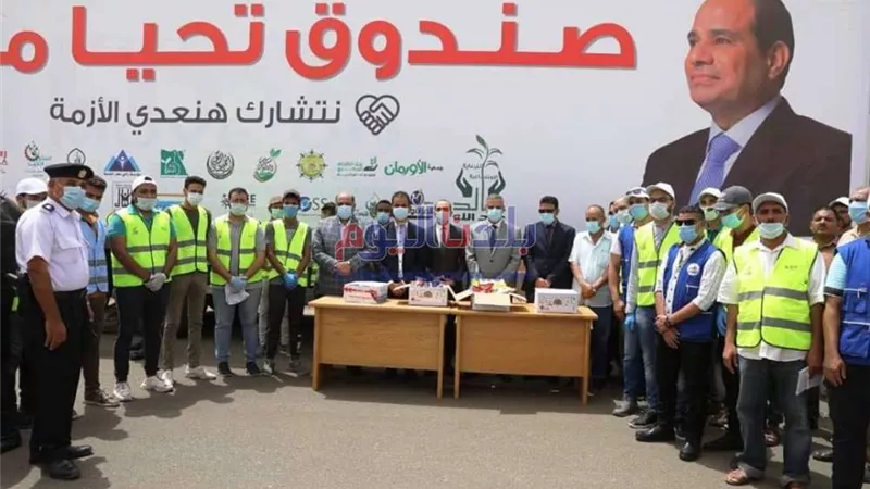 بالصور.. محافظ سوهاج يستقبل قافلة غذائية لدعم قرى 