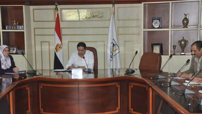 نائب محافظ بني سويف يبحث إجراءات عملية لتفعيل محور 