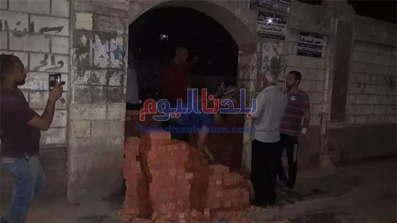 غلق فتحات سور السكة الحديد حفاظا على أرواح المواطنين بالمحلة
