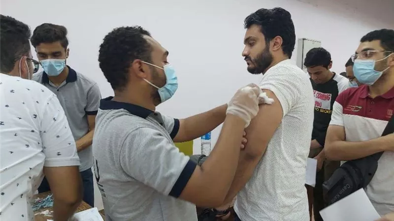 للطلاب الجدد.. شهادة تطعيم كورونا شرط أساسي قبل الكشف الطبي والدخول إلى الجامعة