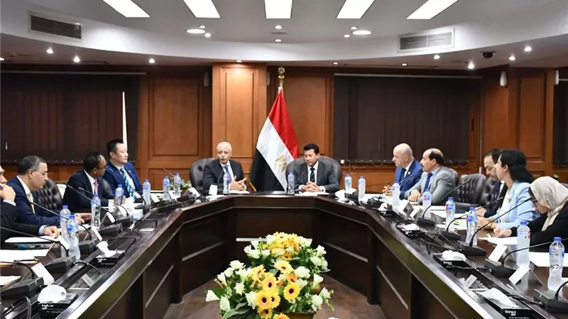 وزير الرياضة يبحث التعاون المشترك مع مجموعة من سفراء الدول الآسيوية