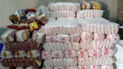 بقصد رفع سعره.. ضبط صاحب مخزن بحوزته 1.5 طن سكر حر بالوراق