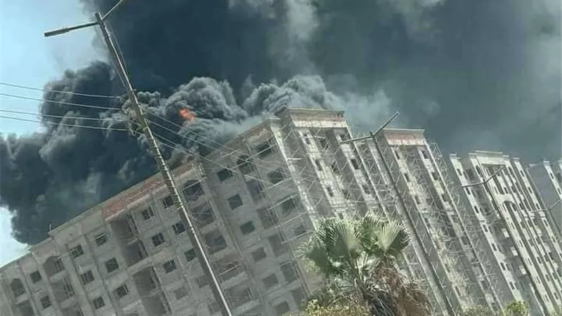 ندب المعمل الجنائي لفحص حريق برج سكني تحت الإنشاء بشبرا الخيمة