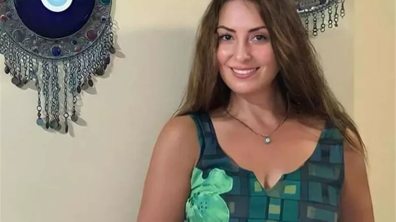نرمين الفقي بإطلالة صيفية فى الساحل الشمالى