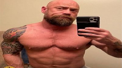 شاهد.. ماذا فعل كورونا في جسد رجل مفتول العضلات؟