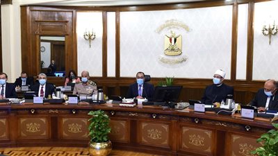 قرارات حكومية تحسم موقف المركبات والسيارات بساحات المحافظات