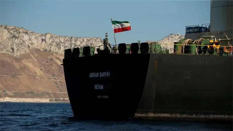 إيران تعطي الكارت الأحمر إلى أمريكا بشأن اعتراض ناقلاتها النفطية