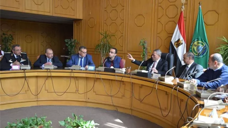 محافظ الإسماعيلية ورئيس الغرفة التجارية يفتتحان معرض أهلا مدارس 2022