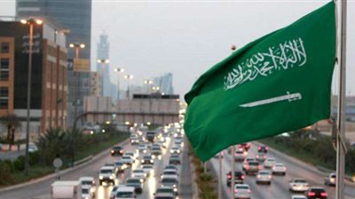 غرامات تصل لـ650 ريالًا.. اعرف رسوم تجديد تصريح الإقامة في السعودية