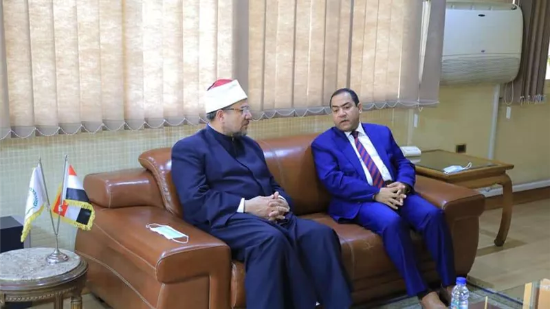 وزير الأوقاف ورئيس الجهاز المركزي للتنظيم والإدارة يتفقدان لجان اختيار ائمة المساجد