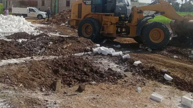 إزالة التعدي بالبناء المخالف على الأرض الزراعية ببني سويف
