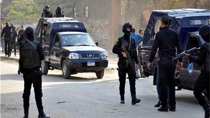 إصابة ضابطين و4 مجندين و4 متهمين في انقلاب سيارة شرطة بـ البداري