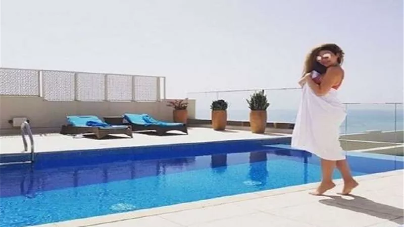 بـ كاش مايوه.. أحدث إطلالة لـ ميريام فارس على البحر (صور)