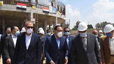 رئيس الوزراء يتفقد عدد من المشروعات بشرم الشيخ