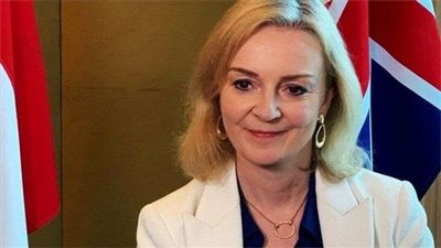أبرزها تراجع الاقتصاد.. رئيس وزراء بريطانيا تواجه أزمات كبرى في بداية ولايتها .. فيديو