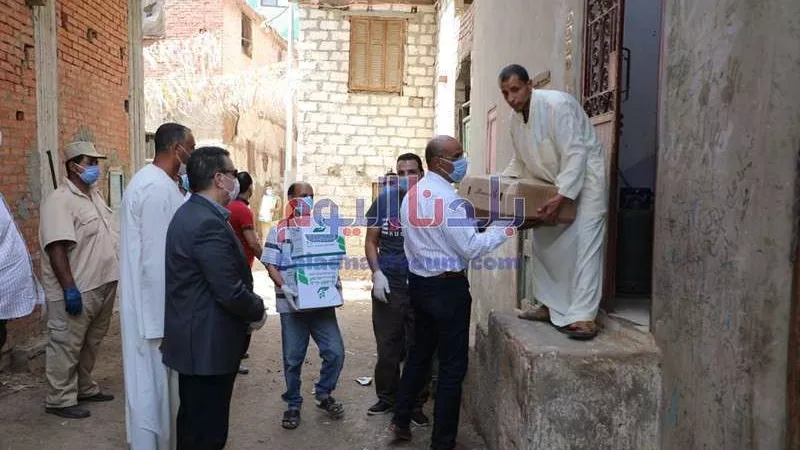محافظ المنوفية يوزع العيدية والهدايا على الأطفال الأيتام بدار السيدة نفيسة