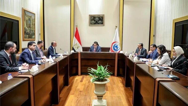 لبحث وتذليل التحديات والمعوقات التي تواجه مقدمي الخدمة.. وزير الصحة يستقبل نقيب أطباء الأسنان
