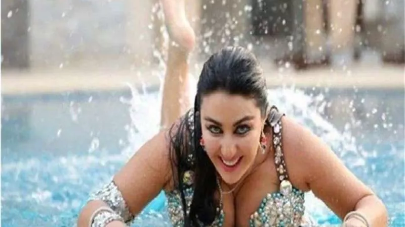 فيديو للراقصة صافيناز مع طفله على البحر يثير حيرة متابعيها (شاهد)