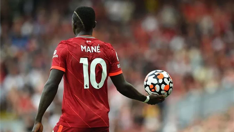 صحفي إيطالي: كان من المستحيل بقاء ماني في ليفربول بعد نهائي دوري الأبطال