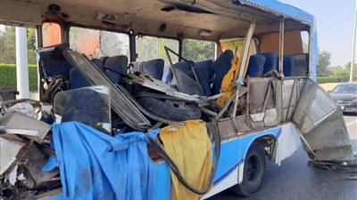 إصابة 28 عامل في حادث تصادم سيارة نقل بأتوبيس إحدى الشركات
