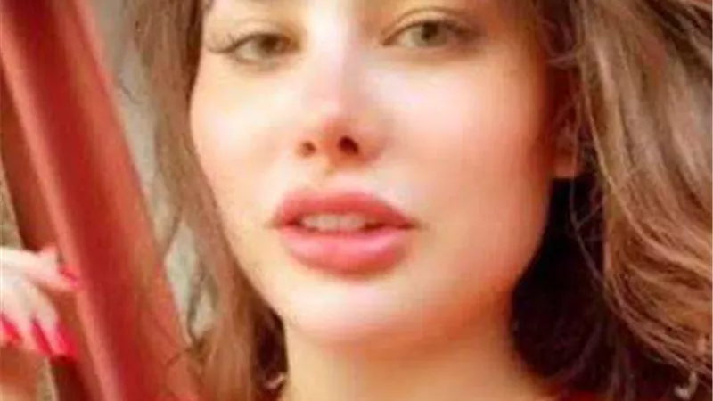 شاهد .. إنجي خوري تثير الجدل بوشم على جسمها لـ أدهم النابلسي