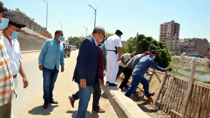 محافظ القليوبية يشن حملة لإزالة الإشغالات بمنطقة الكباري ببنها