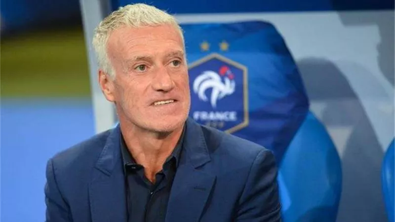 ديشامب: إلغاء الدوري الفرنسي قرار حكيم.. ووضع البوندسليجا غريب
