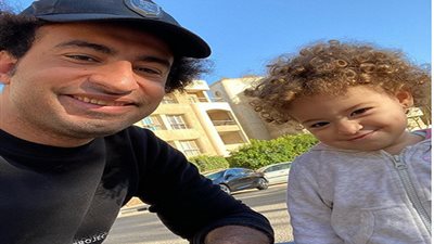 بهذه الطريقة.. علي ربيع يحتفل بعيد ميلاد ابنته 