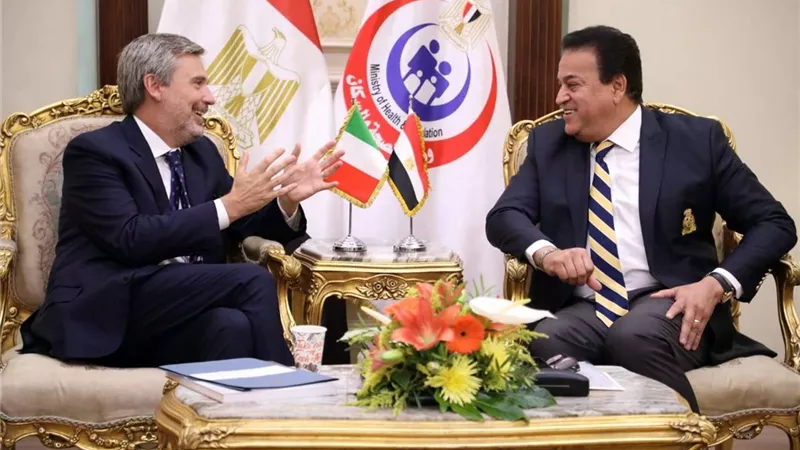 وزير الصحة يؤكد تقديم كافة سبل الدعم للجانب الإيطالي في مجال صناعة الدواء بمصر