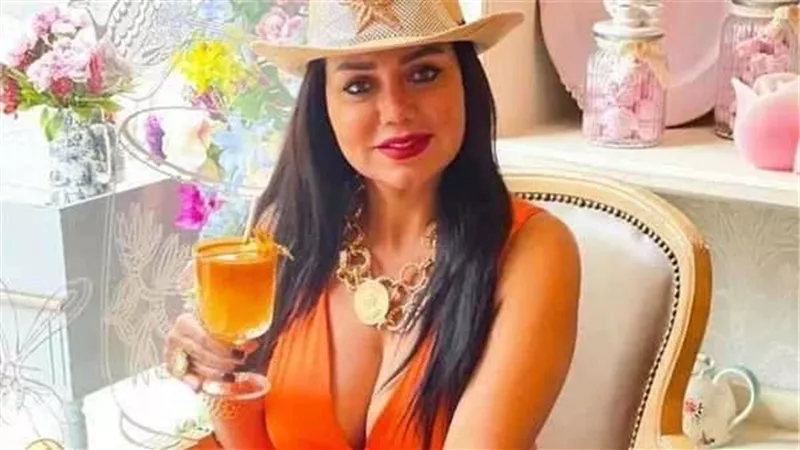 بألوان زاهية.. رانيا يوسف تخطف الأنظار